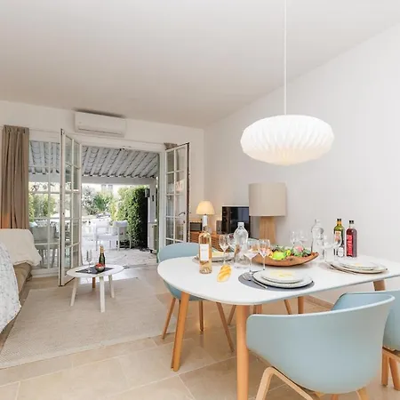 Villa Maison Un Ponton Plein D Options Yourhosthelper Grimaud